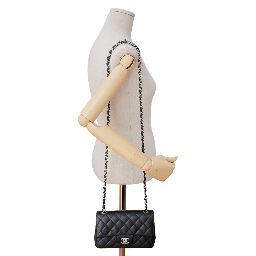 CHANEL(USED)샤넬 클래식 램스킨 뉴미니 크로스백