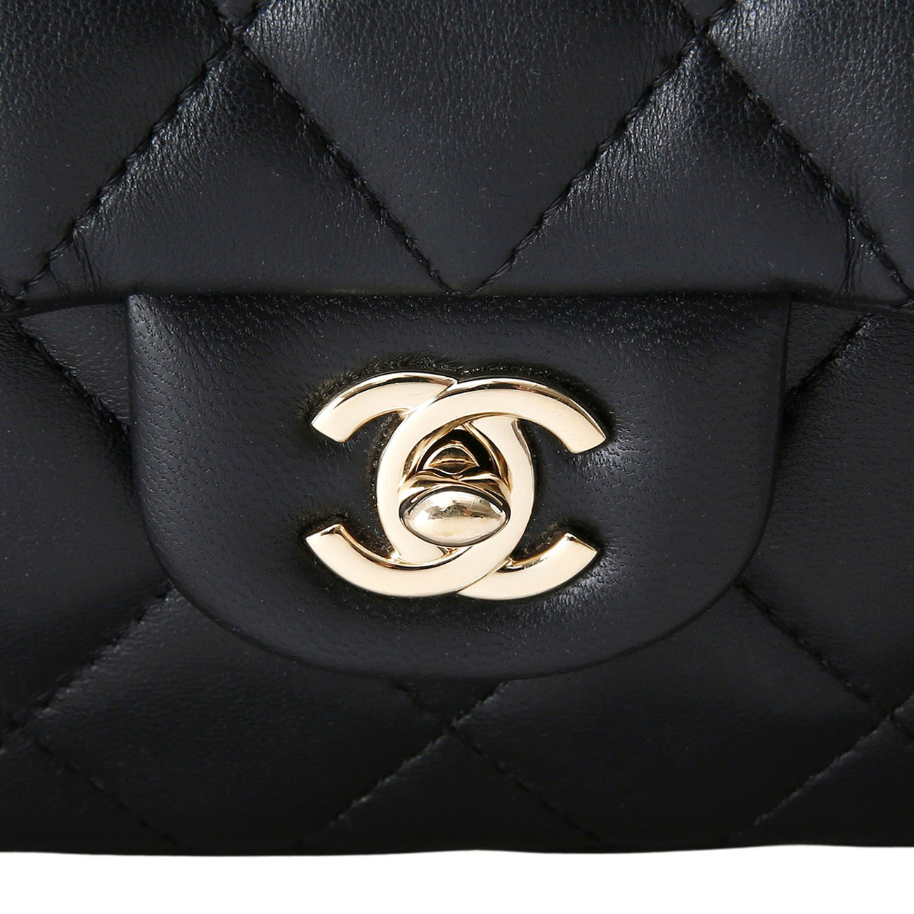 CHANEL(USED)샤넬 클래식 램스킨 뉴미니 시즌 진주 크로스백