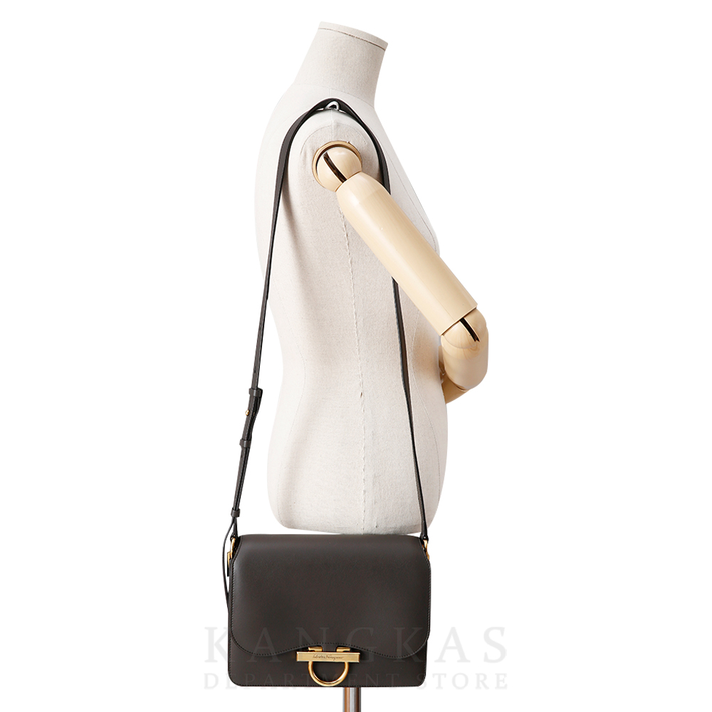 FERRAGAMO(USED)페레가모 클래식 플랩백