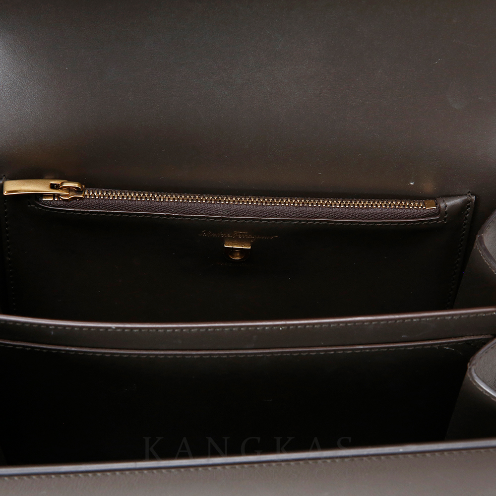FERRAGAMO(USED)페레가모 클래식 플랩백