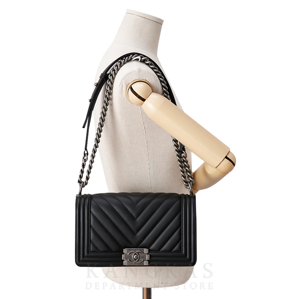 CHANEL(USED)샤넬  보이샤넬  쉐브론 미듐