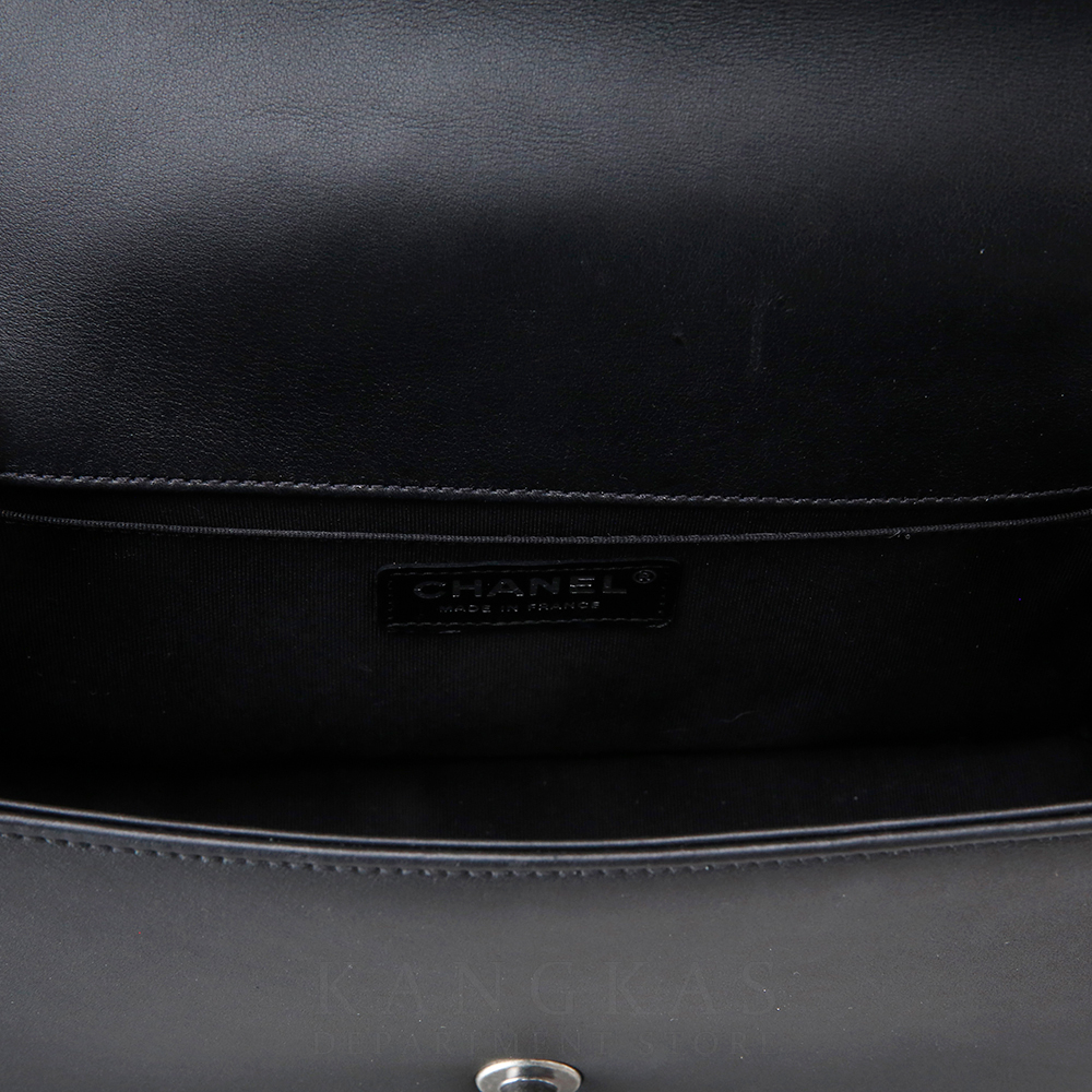 CHANEL(USED)샤넬  보이샤넬  쉐브론 미듐